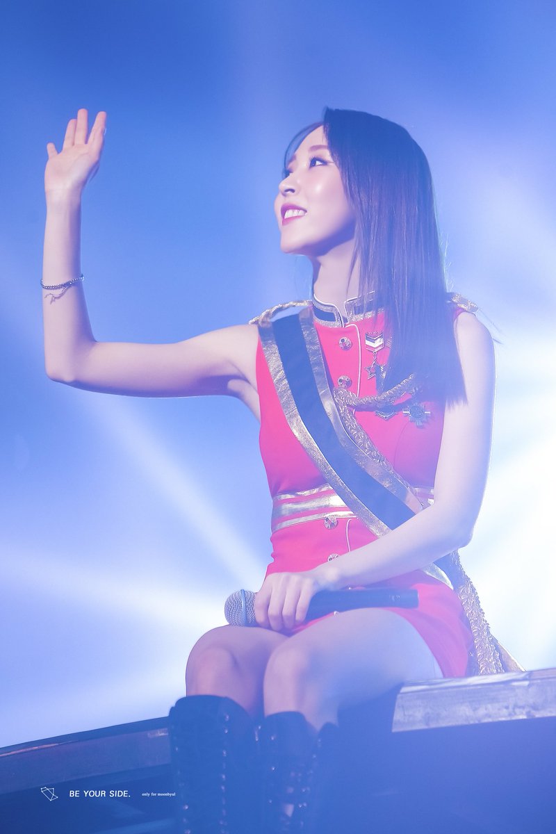BE_YOUR_SIDE's tweet photo. 180818 4 season S/S concert 문별(7) 2 pic 

문별은 신이다 😭

#문별 #마마무 https://t.co/s7JHW5Au5N