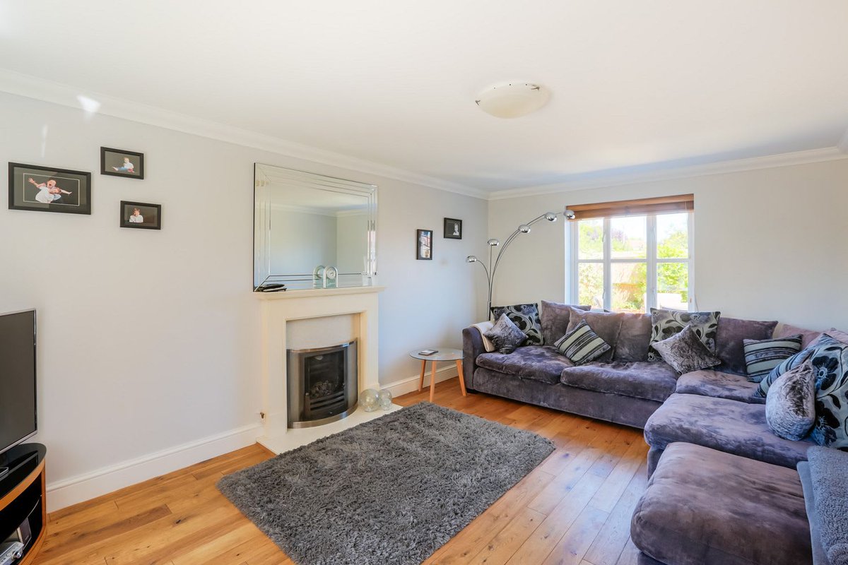 NorwichChewtonR's tweet image. Fabulous 5 bedroom property, corner plot, no passing traffic. Large walled private driveway, ample space and double garage. South-facing garden,large terrace and good-sized lawn. #Mulbarton  #Norfolk #ChewtonRose  Contact the team on 01603 622017 for full details.