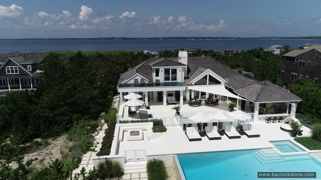 BayrockStone's tweet image. The technical features of Lapitec® are seen at their best in this prestigious villa in the New York, USA.
#lapitec #fullbodiedsinteredstone #sinteredstone #design #designinspiration #technology #innovation  #architecture #architectureproject #designproject #contemporary