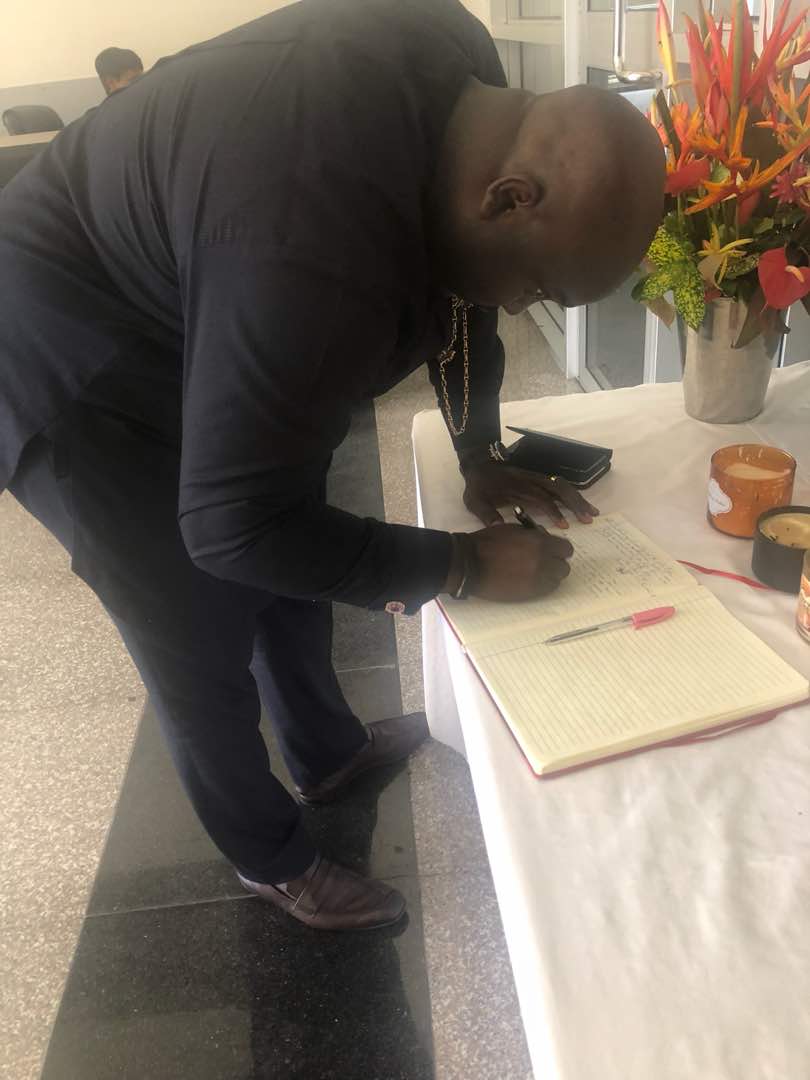 KeniebiM's tweet photo. SIGNING OF CONDOLENCE REGISTER 

Keniebi Okoko signs the condolence register in honour of Mrs Goldcoast Dickson, Mother of His Excellency, Hon. Henry Seriake Dickson, Governor of Bayelsa State, at the Governor's office, Government House Yenagoa, Bayelsa State.

#runkeniebirun https://t.co/tIwLEkPZtW