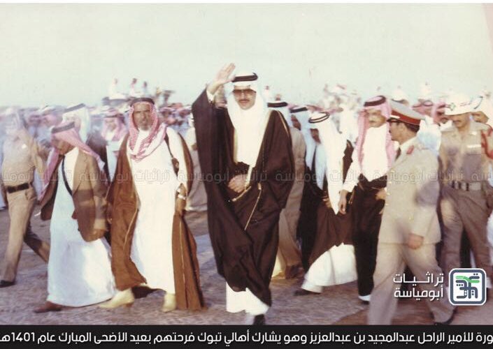 قبل  ٣٨عام صوره للأمير عبد المجيد رحمه الله ويظهر معه الشيخ حماد بن راشد منقره البلوي رحمه الله اسكنهم الله فسيح جناته