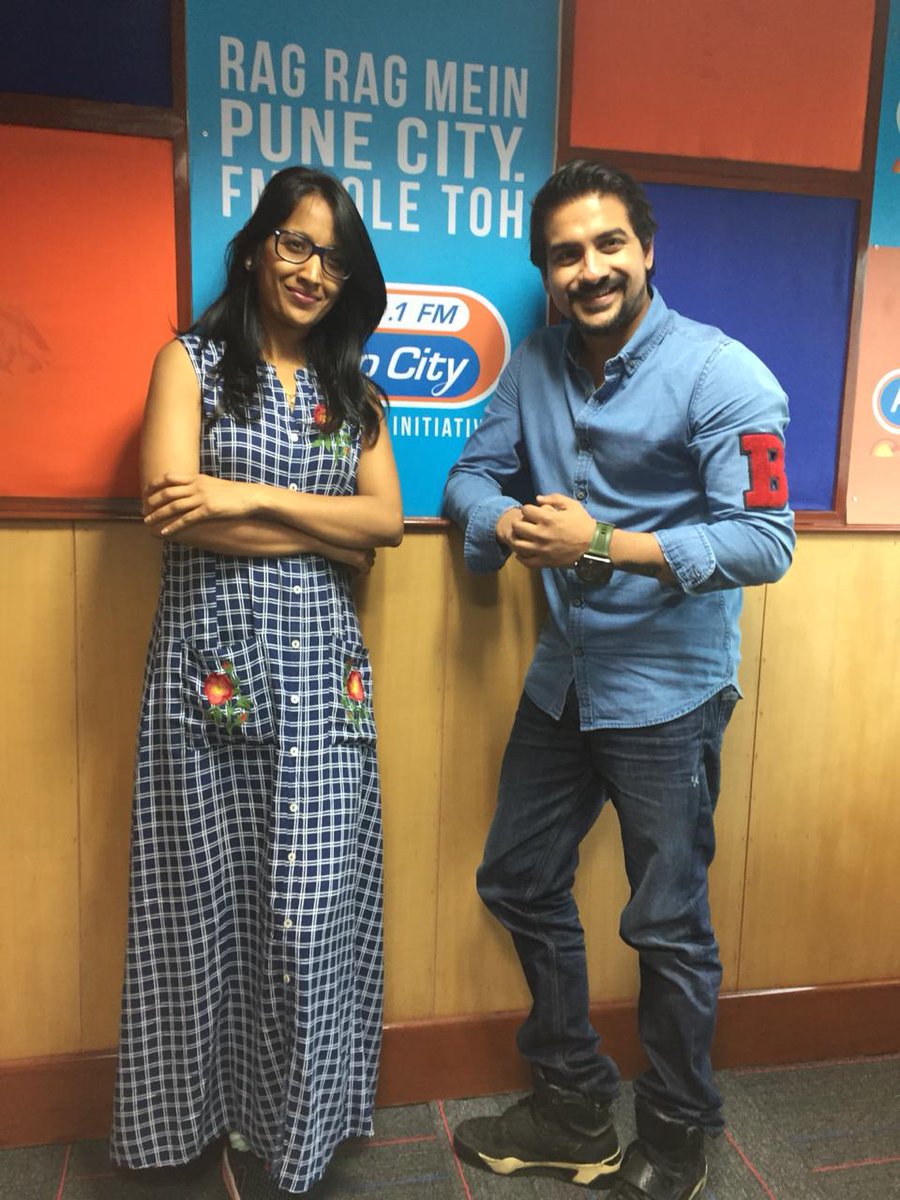 Big boss Fame @jogpushkar at Radio city. thanks @rjshonali for wonderful interview.... #pushkarjog #RadioCityPune #RadioCity