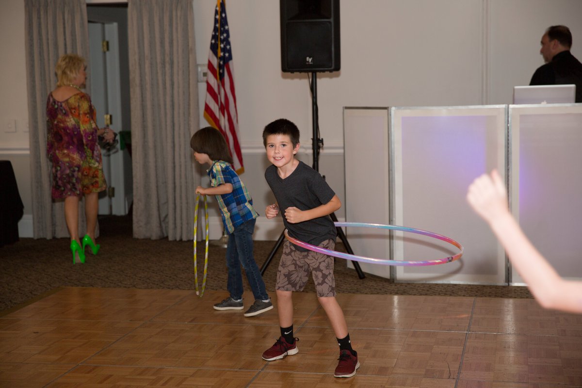 LuxuryCoaches's tweet image. Take a look at our 2018 Annual Summer Bash
facebook.com/pg/millenniuml…

#servicedriven #millennium #party #payforAs #balloons #magic #fun #luxurycoaches #prevost