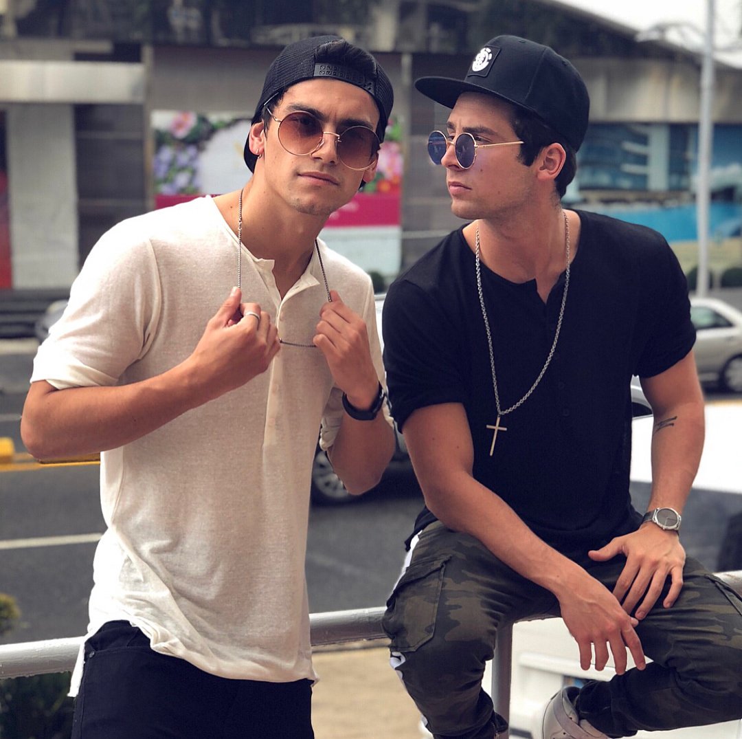 mayfieldsilva's tweet photo. Rt para que ganen #AgustinBernasconi #MYA #CarolinaKopelioff #SofiaReyes123 #Axel #SoyLuna #KCAArgentina https://t.co/NtYomMmVA9