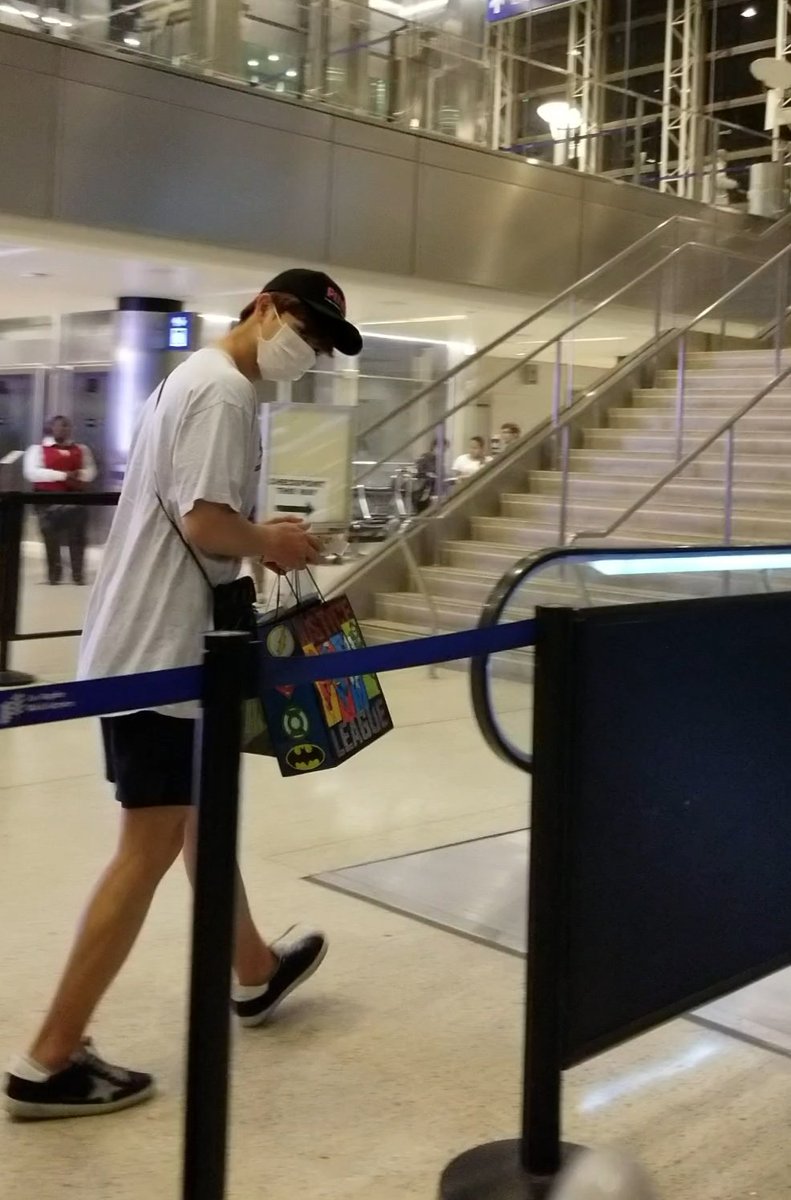 Day 0020822182242 PSTMinhyuk came back from Maldives. Sungjae left LA and is flying back to SK. No updates from Eunkwang appa today. I hope he's having a good night sleep now. 