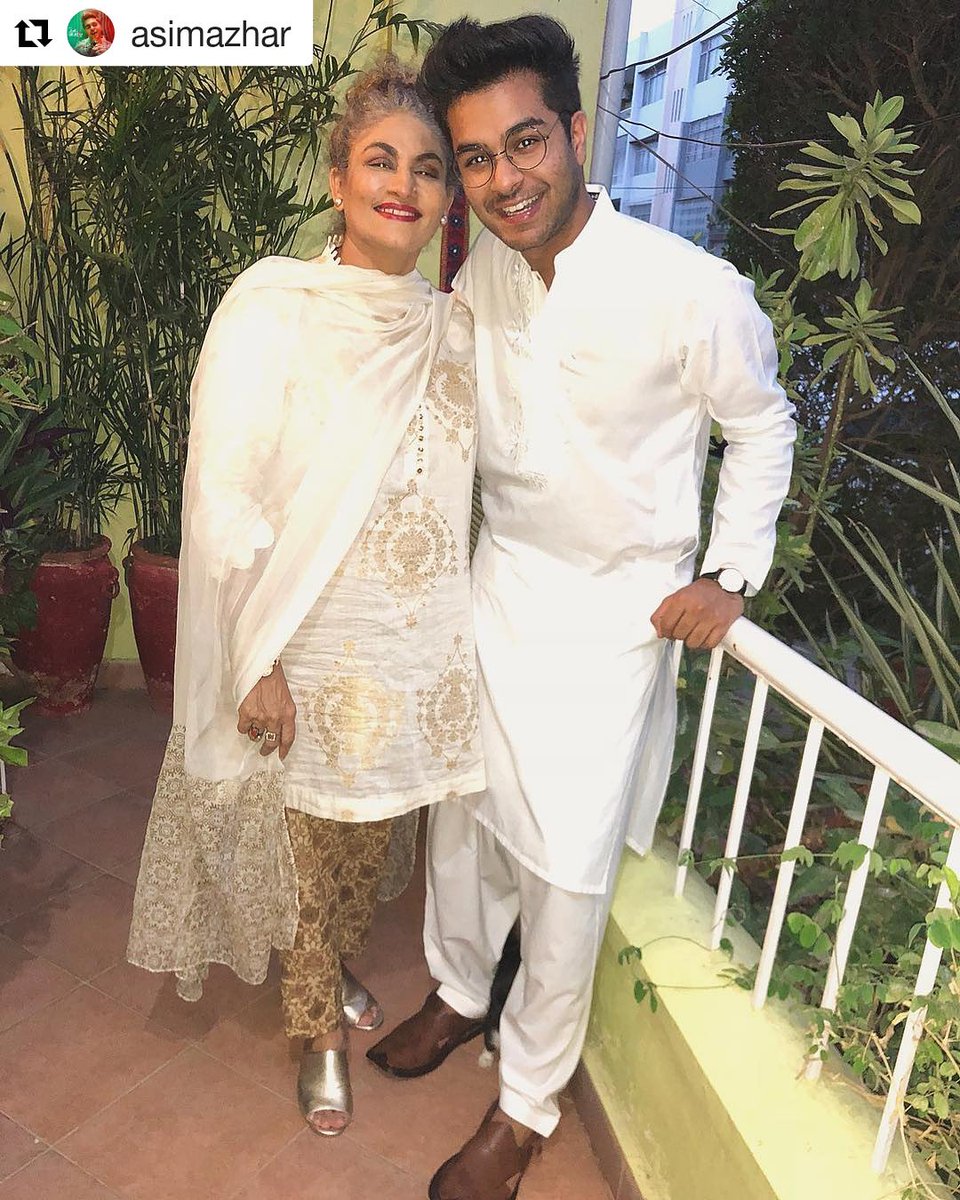 PhaserMag's tweet photo. Celebrity Eid Diaries!
@asimazhar with
@guleranaofficial
#asimazher #eiddiaries #celebrity #phaserstudios #phasermusicteam #phasermag #phaserfashionmag #fashion #musicindustry #phasemag https://t.co/12627vmn6I