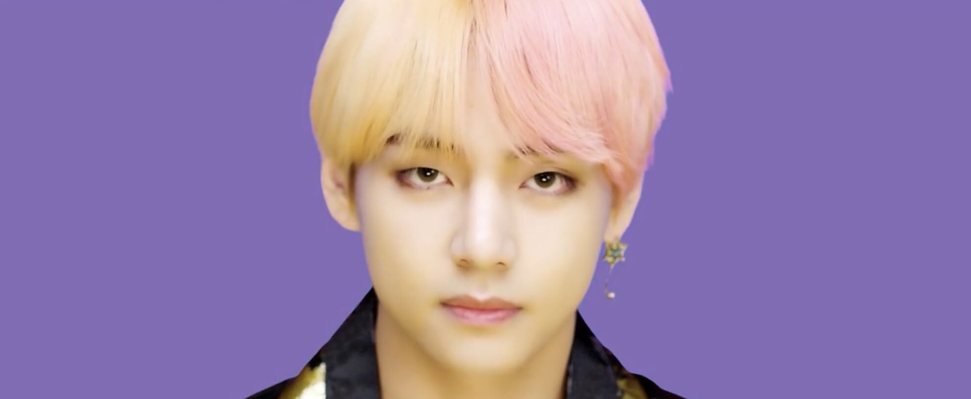 𝙗𝙞𝙖𝙣𝙘𝙖 His Hair Is Half Blonde Half Pink Whatbthebdb T Co Nuagwilb3s Twitter