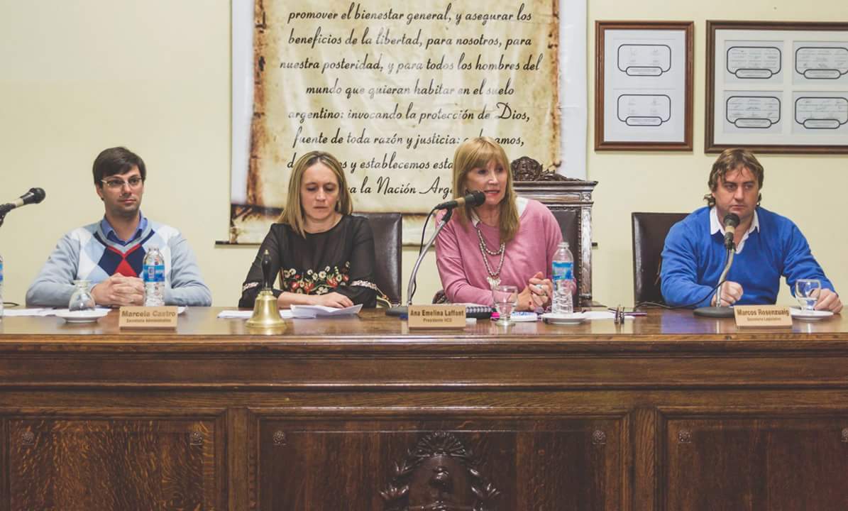 DPPSE_REGION15's tweet photo. En Carlos Casares, los jóvenes propusieron, debatieron y festejaron por una jornada democrática en #ParlamentoJuvenil junto a la presidenta del HCD @analaffont y Jefe Distrital @AliciaMagagnin1 
@BAeducacion @CarolitaR @gzinny @susanacrespi1 @wtorchio @rafaperezok @JefaturaR15 https://t.co/9cJD2vF4xK