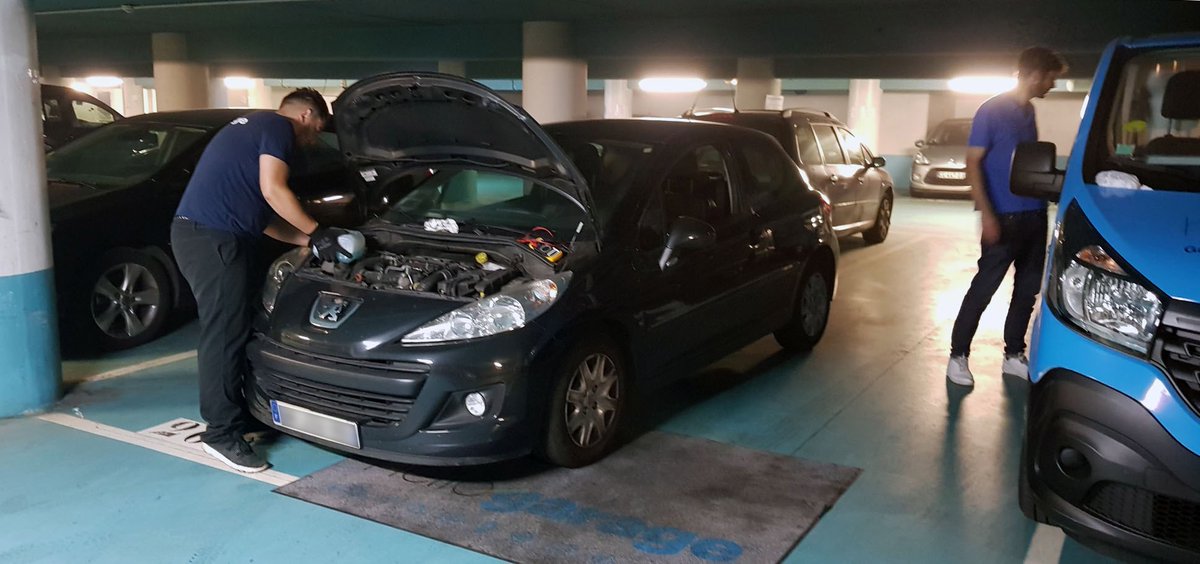 SG_Assurances's tweet photo. #HelloGarage, #startup spécialiste de l’entretien et de la réparation 🚗 sur le lieu de travail ou à domicile est présente aujourd’hui sur notre site de Saint-Quentin-en-Yvelines afin de réaliser un bilan technique des 🚘 de nos collaborateurs. Merci @garage_hello ! https://t.co/e3s1kOC6aI