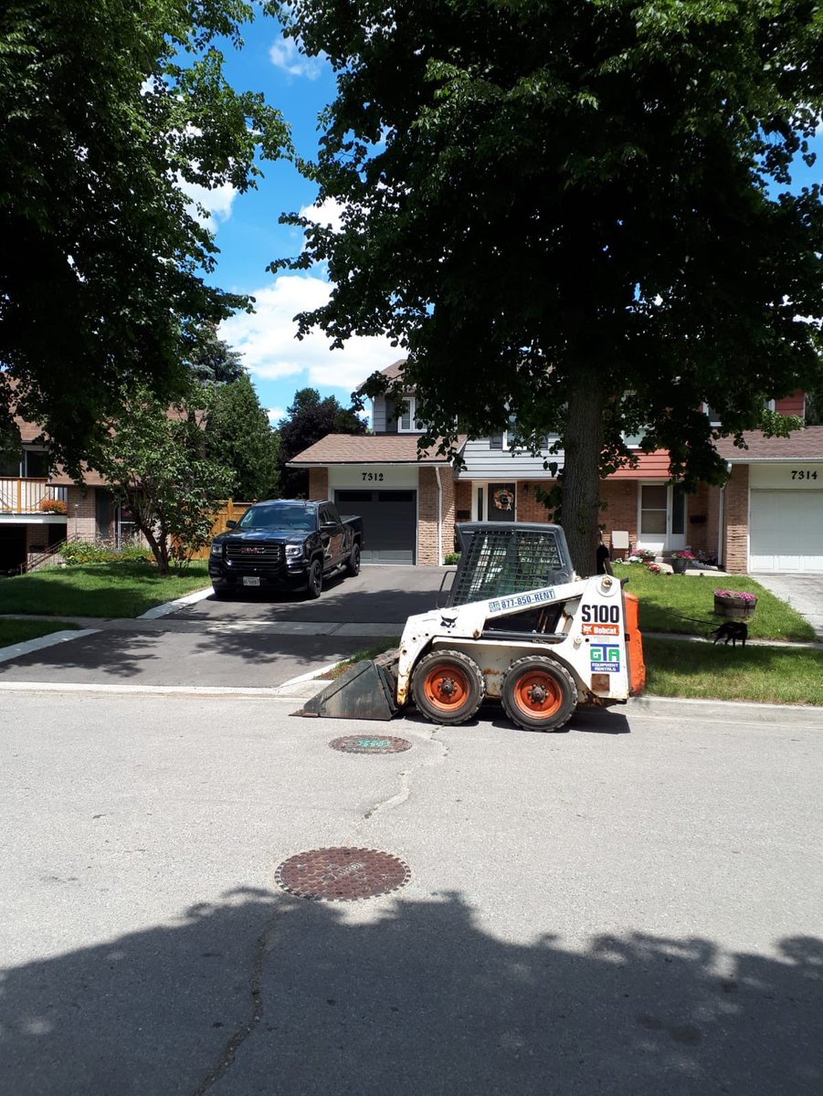 GTAequipment's tweet photo. #bobcatskidsteer #bobcattough #torontoconstruction #toronto #s100 #skidsteers_daily #skidsteerloader #skidsteerporn #landscape_lovers #burlington #oakville #t650 #equipmentrental #construction_machines #gtaequipment #oakville #bobcat #skidsteer #equipmenthire https://t.co/Ruh1ekBaUC