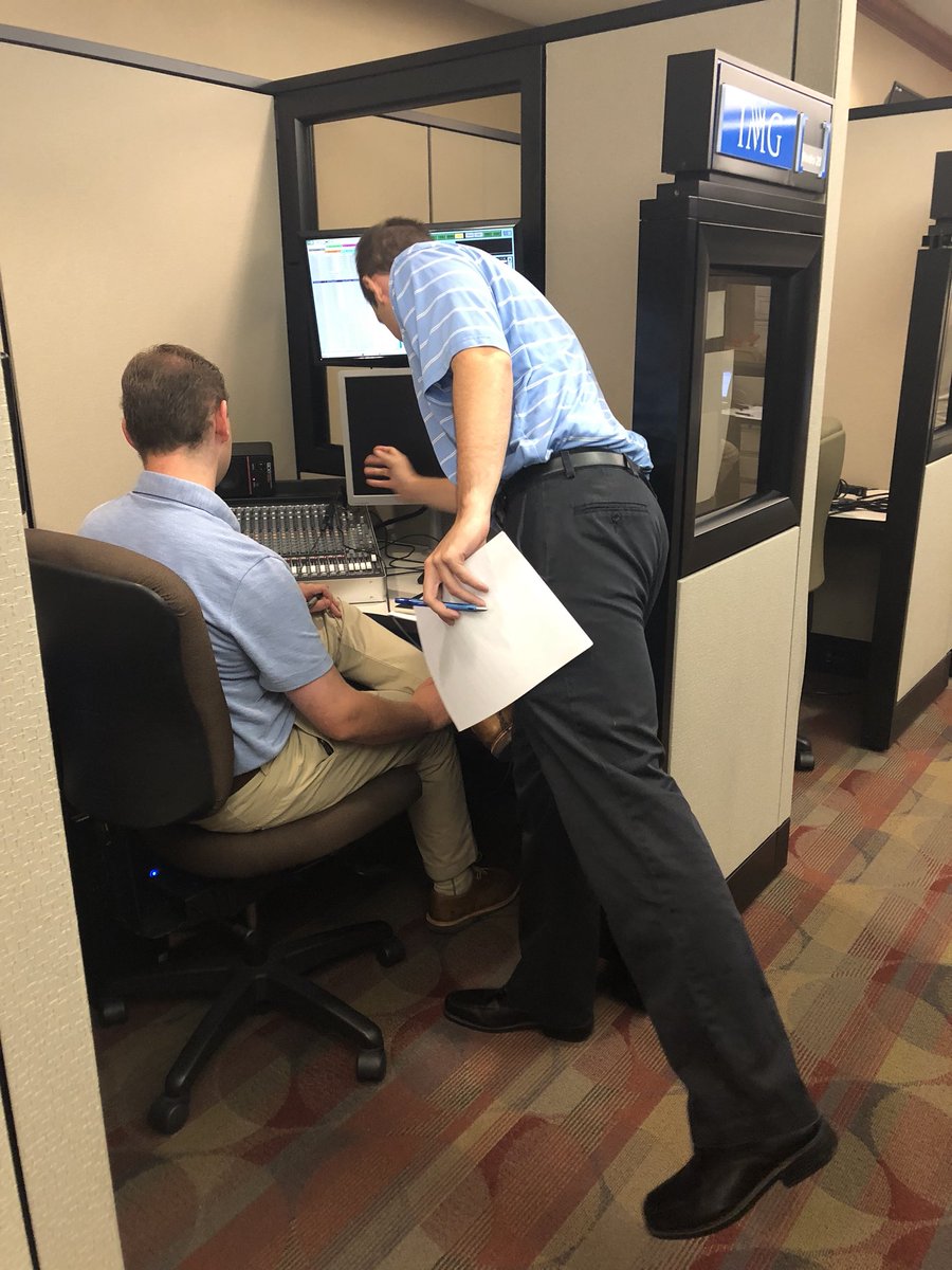 LEARFIELDAudio's tweet image. 🎙🆙

Our talented guys handing out some #WednesdayWisdom to our new studio hosts this morning at 🇺🇸🏠 for college sports.