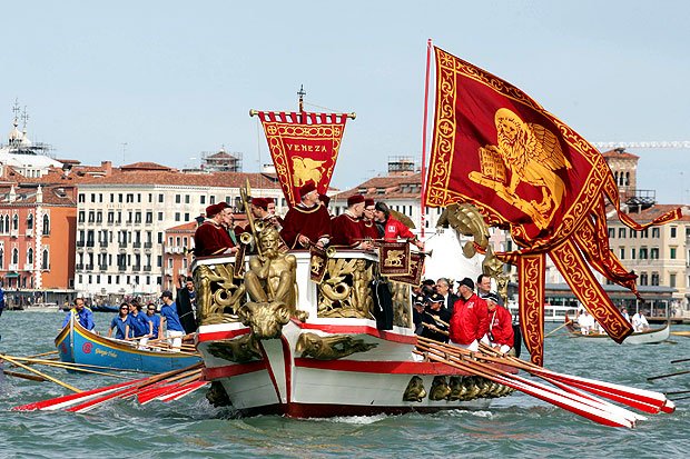 ⛵️🇮🇹#REGATASTORICA2018
#Venezia #CanalGrande
Sep. 2️⃣nd , 2️⃣0️⃣1️⃣8️⃣ ;
#RegataStorica
#HistoricalRegatta
#Venice #GrandCanal
#rowing #regatta
#nautical #maritime
#MaritimeHeritage
#TraditionalBoats
#WoodenBoats 
#boat #nauticalportal
youtu.be/6qcaxReNVKg