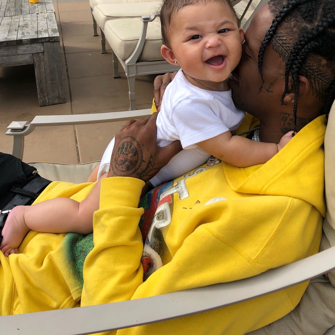 ftpflame's tweet photo. Travis Scott &amp; baby Stormi 👼⛈️ https://t.co/KCd3BSSvLN