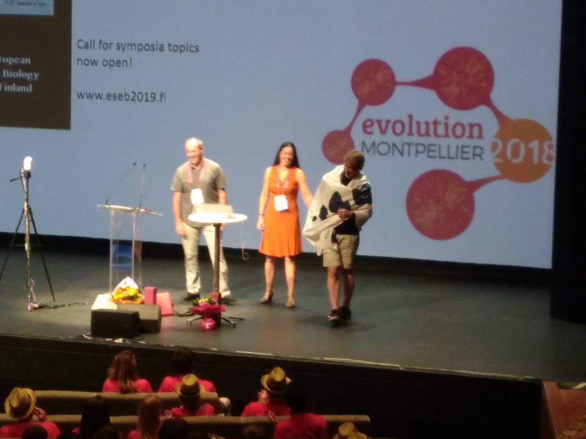 JoshkaKaufmann's tweet photo. Following tradition, @FishConGen received the ESEB flag from @Evol2018 organizers for organising @ESEB2019 in #Turku. #eseb2018 https://t.co/sWVfZPz6kW