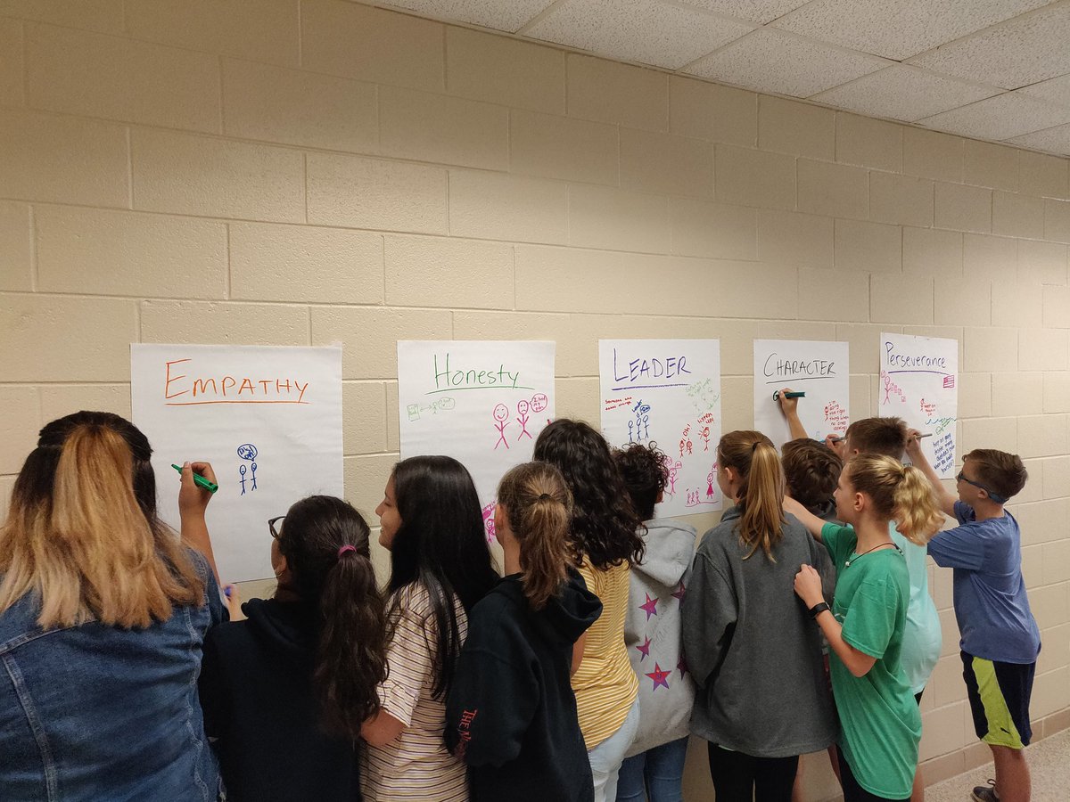 mrjackson_CMS's tweet photo. Training CMS 21st Century Learners! Beyond excited for my yearbook and newspaper team this fall! #HUMBLEISDPOG #Humblefirstday #colts #CMS https://t.co/A2U3zyTYr7