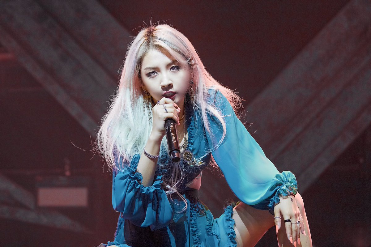 seph_tember's tweet photo. 180819 WILD KARD IN SEOUL
같은 사람 맞는걸까요...😭😭😭😭 
#KARD #JEONJIWOO #카드 #전지우
@KARD_Official https://t.co/8pl9DSU2GN
