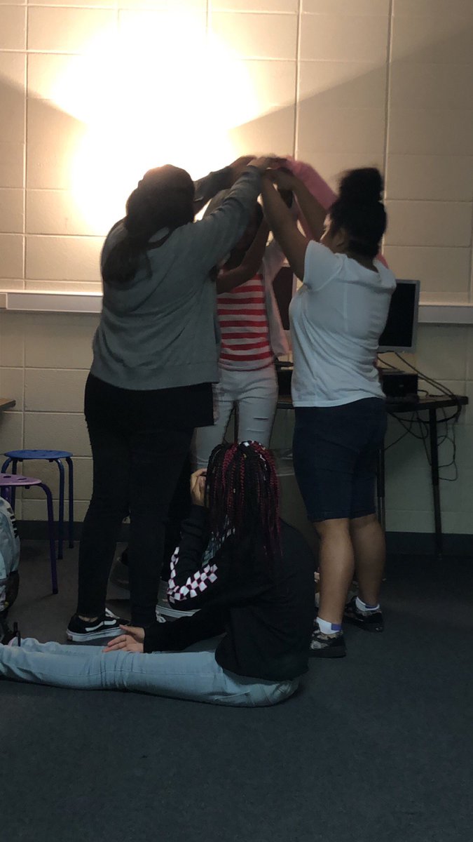 KleinIntKISD's tweet image. #HumanKnot and #HumanMachine with @KFosterKI and her 7th graders #Science #MomentsInKlein