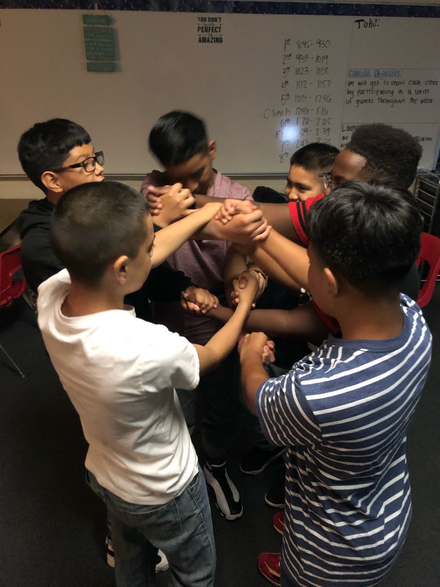 KleinIntKISD's tweet image. #HumanKnot and #HumanMachine with @KFosterKI and her 7th graders #Science #MomentsInKlein