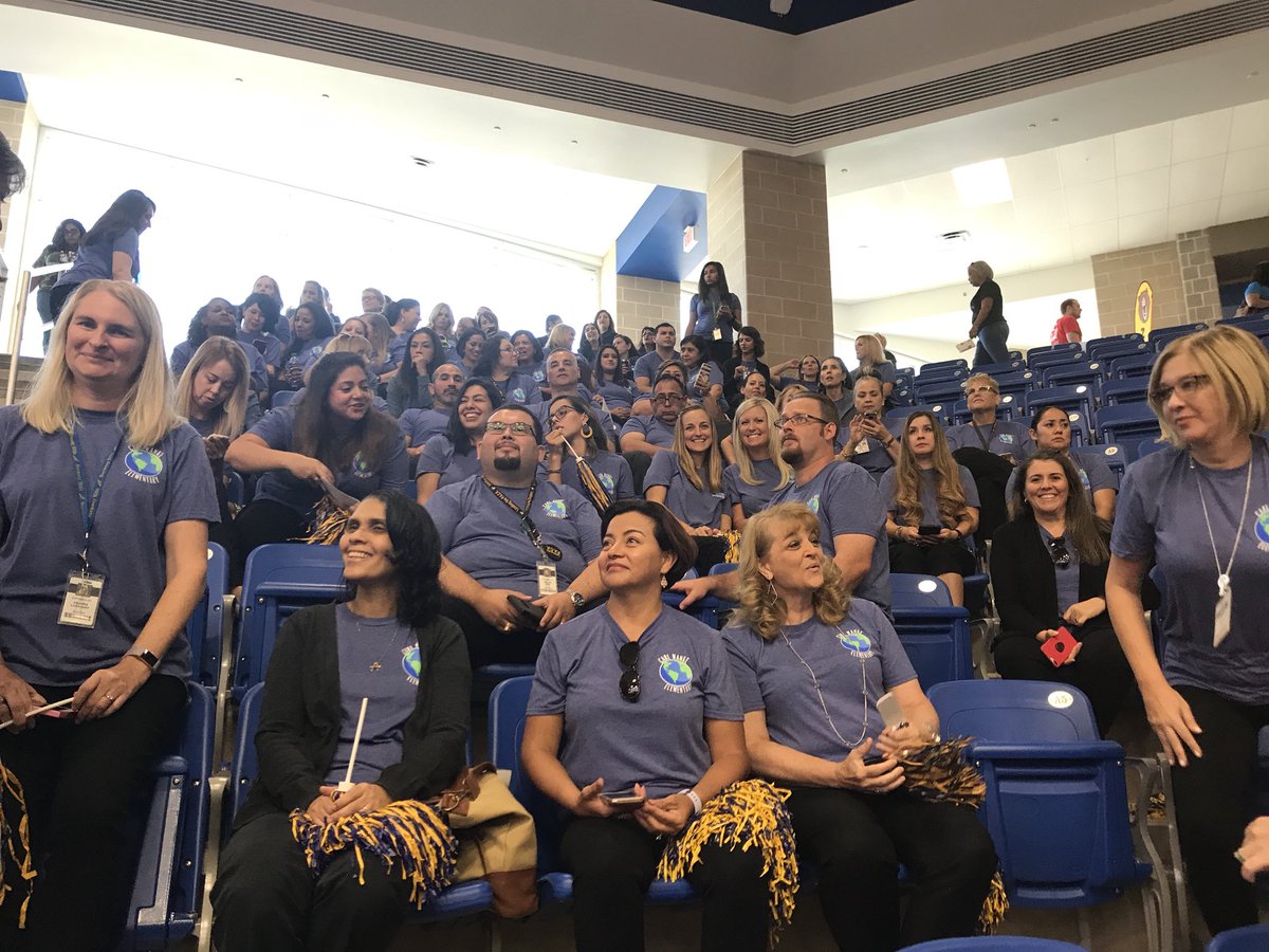 clizcano2016's tweet photo. Best staff on the PLANET!!!#convoselfie @clizcano2016 @NISDWanke https://t.co/BBuFNeUL2z