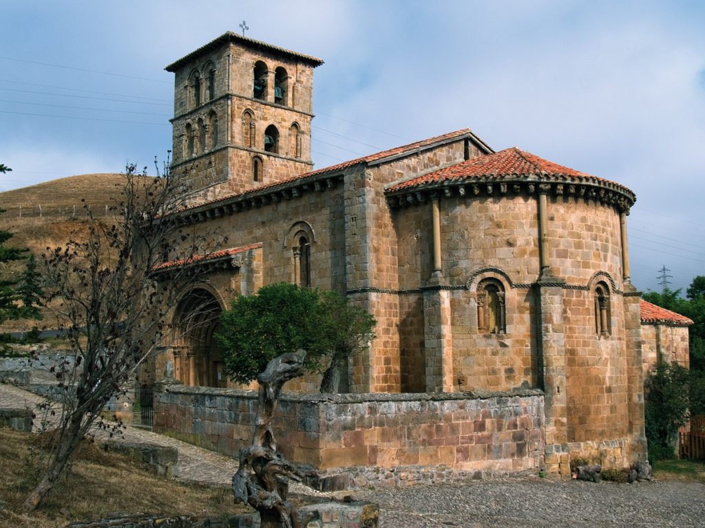 @MasDeUno @FranContrerasG Me encantaría disfrutar de un ejemplar de #GuiaMágicaCaminoSantiago, aquí dejo una hermosa foto del mejor románico cántabro, La Colegiata de San Pedro de Cervatos. #LosMisteriosDeFran #MisteriosConFranContreras