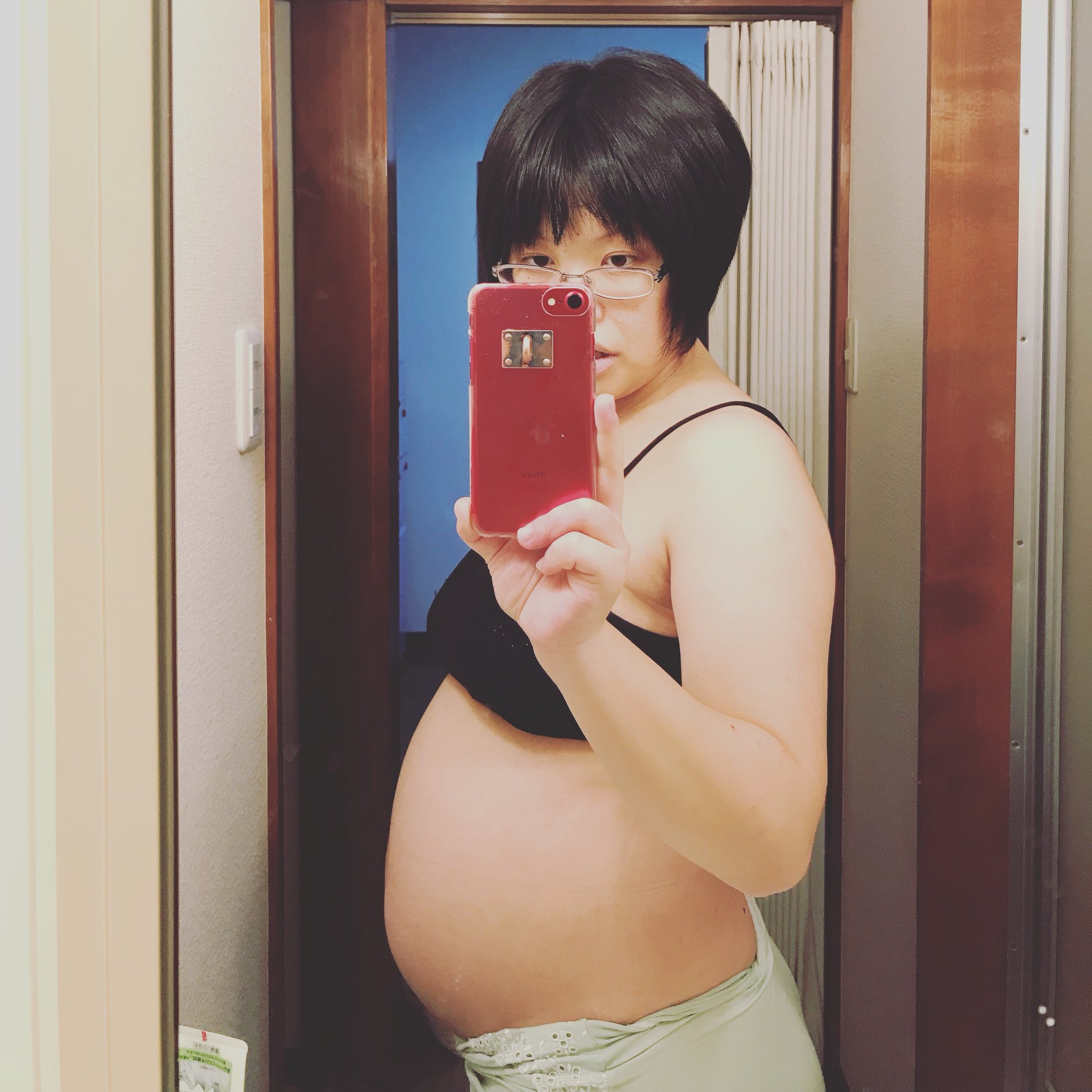 تويتر 長野の帝王 稲葉てい子 はるか えなママ على تويتر 妊娠9ヶ月に入りました お腹のベビーはもう1670gあるのに お腹あんまり大きくないねーてよく言われる 母体がデブだからかしらー 4dエコーを撮ったらおめめグリグリの鼻が高そうな子が映っていた 私
