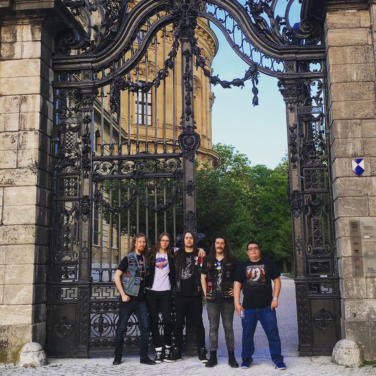 GatekeeperMetal's tweet photo. Big gate, cool keepers 
#wurzburg https://t.co/4XyU2BmoTO