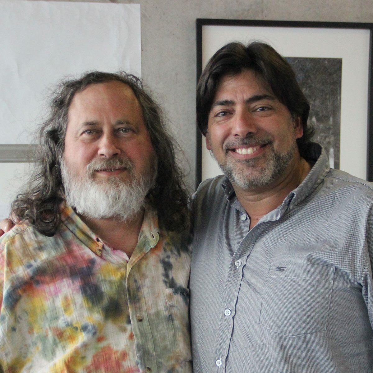 Alcalde de Recoleta se reunió con Richard Stallman - programador y fundador del movimiento software libre - para evaluar la posibilidad de ejecutar un piloto del software en alguna dependencia municipal y analizar la migración a este sistema #VivirMejorEsPosible