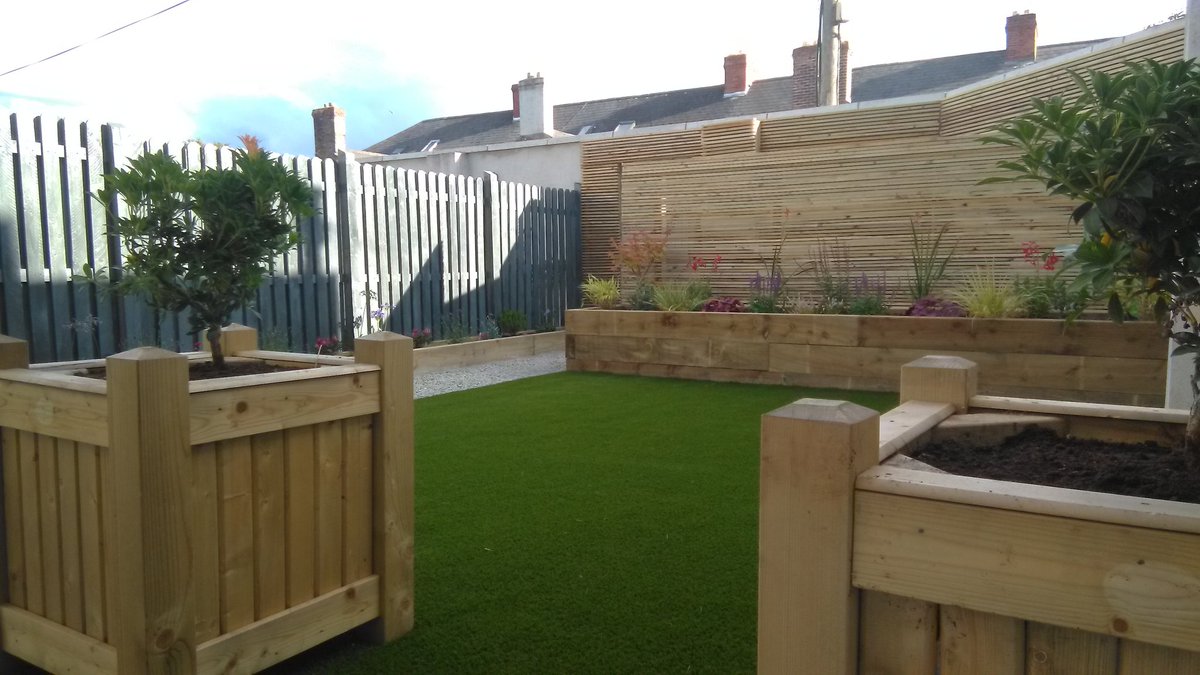 DubArtificial's tweet photo. Completed photos of completed project in Drumcondra with raised beds , timber screening, low maintenance shrubs and Royal Grass Silk 35 artificial grass. @DubArtificial #Dublin  #artificialgrass #ireland #garden https://t.co/KnO2NHSA6Q