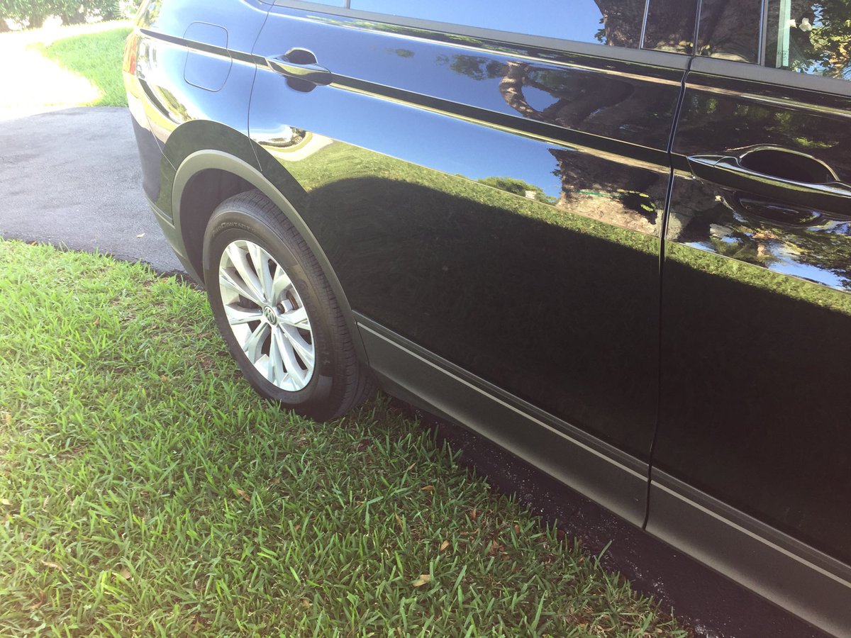 paramountsports's tweet photo. Over the last 7 days only twice has my daughter parked her car with all four wheels on the driveway. She’s still trying to convince me she’s a good & safe driver. This has been going on for 5 years. You should see the trash cans in the neighborhood. #StickTo TheBooks&Cheerleading https://t.co/sbQaHOOJjn