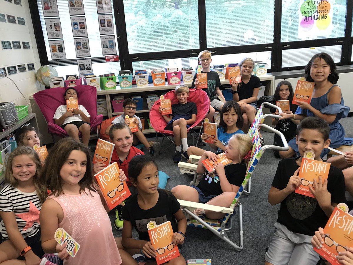 MissRobisons4th's tweet photo. Our first read aloud and everyone gets their own copy to take home! ๐๐๐ป๐ #NB28firstday https://t.co/ZhjZli26Lq