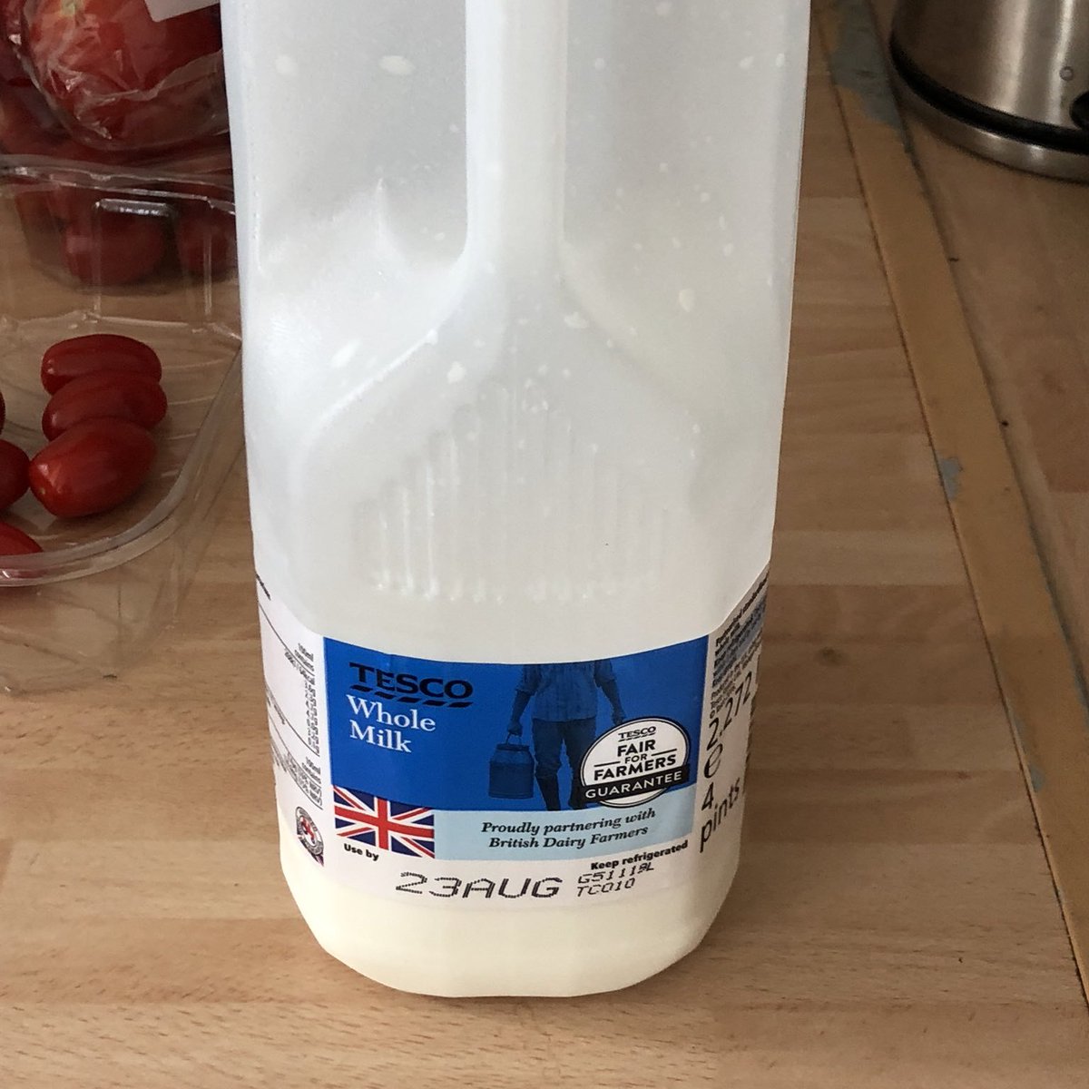 FtblSaf's tweet image. When the milk seems to have the same expiry date as you #gcseresultsday2018 #GCSEs2018