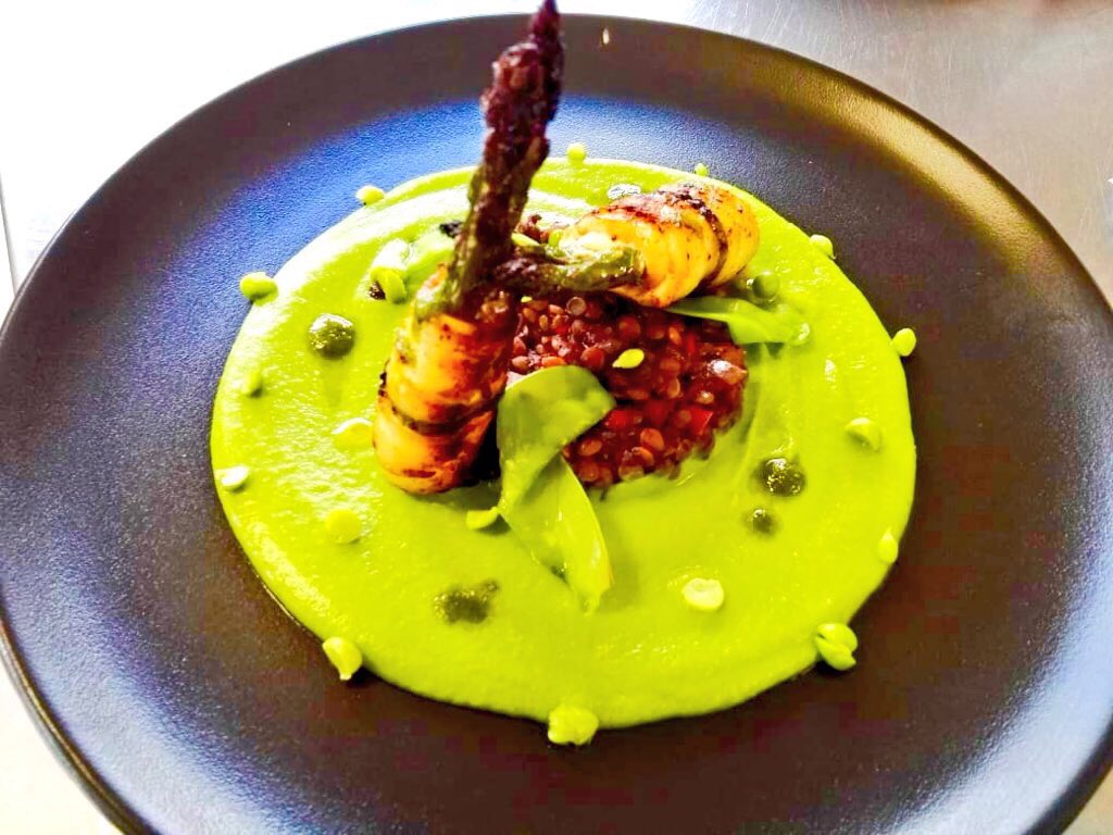 ChefThero's tweet photo. A lot of ppl ask me if I am jst a pastry chef ๐ no guys I am also a hot kitchen chef too. I enjoy both worlds. #cheflife #bwchef #cheftherosclass #ctc https://t.co/ixLIrGrUFg