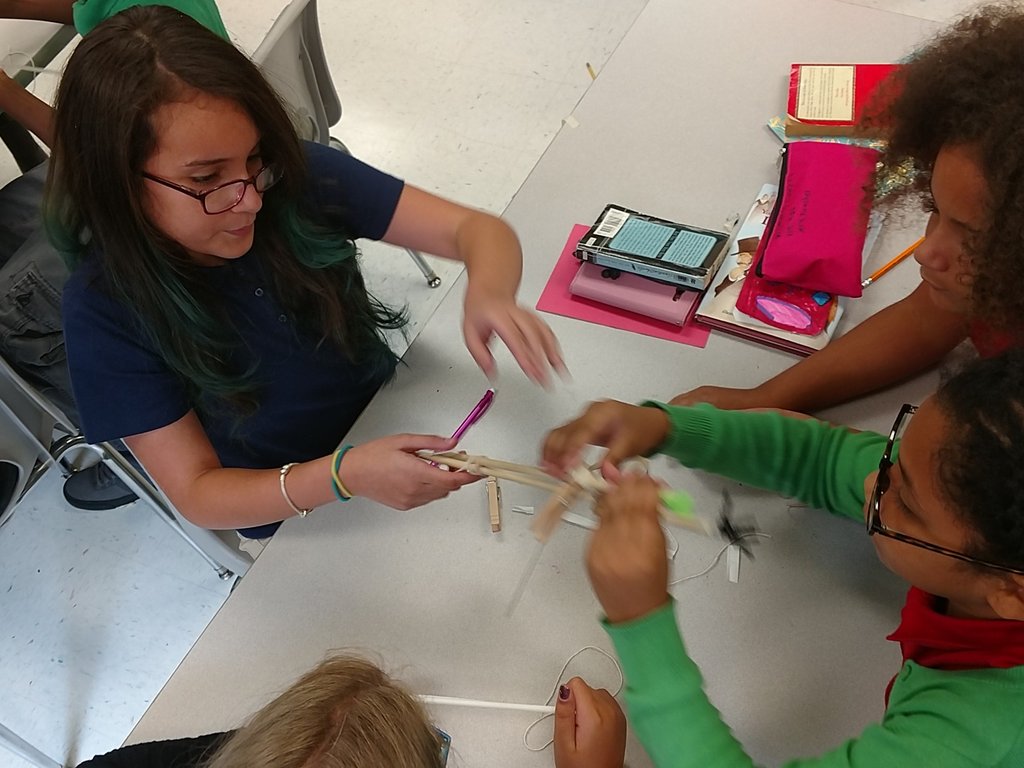 LizReaches31's tweet photo. Favorite line of the day..... S are building robotic arms...they try and fail. Then S states enthusiastically, "Ok, plan B!". #reachtheteach #mmsaproud https://t.co/xBouuoNT1y