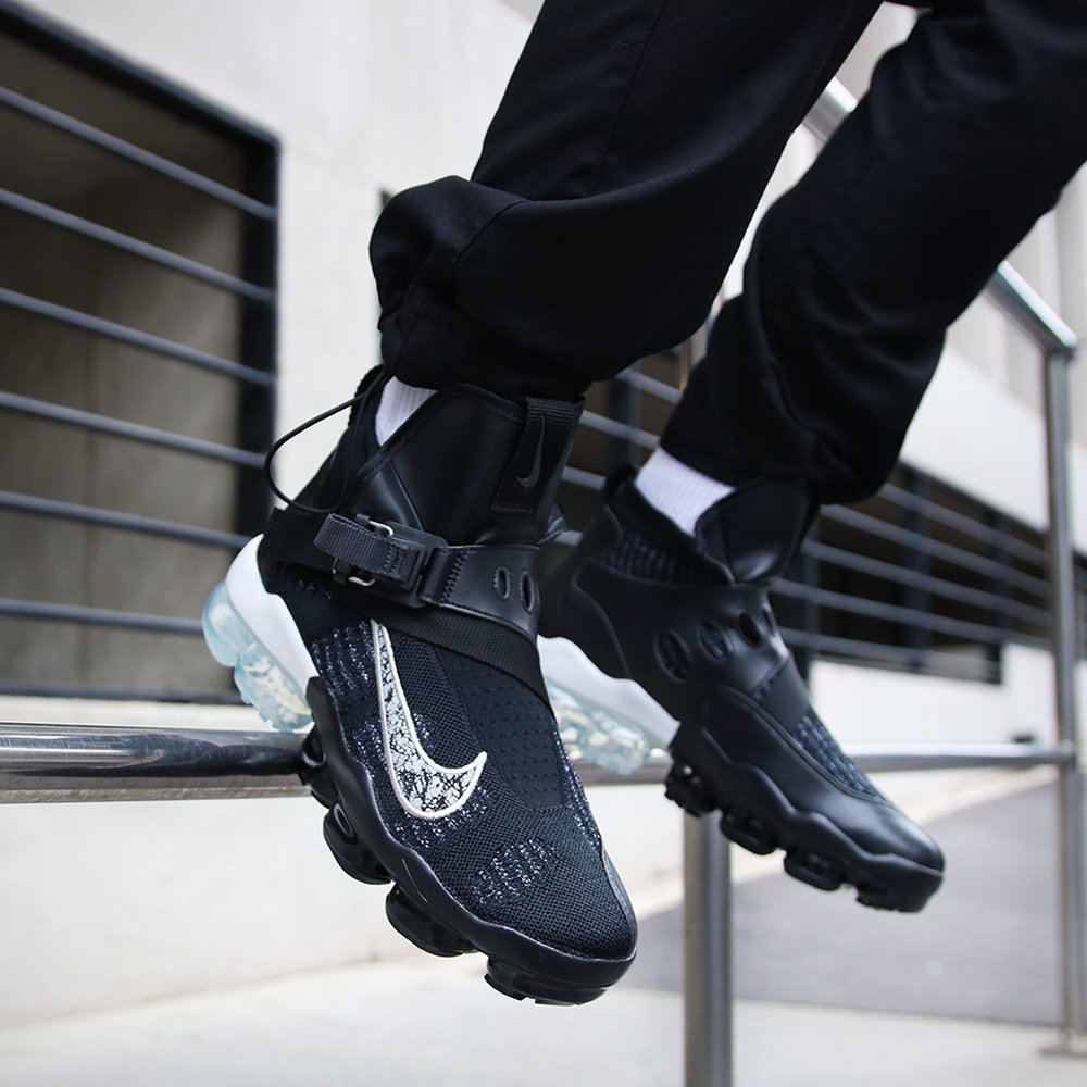Inesperado impulso Pronunciar SHELFLIFE.CO.ZA on Twitter: "Releasing Soon: The Nike Air VaporMax Premier  Flyknit Black/Metallic Silver is dropping 25 August 2018 at both our CPT  and JHB stores. Limited pairs will drop at midnight. Find
