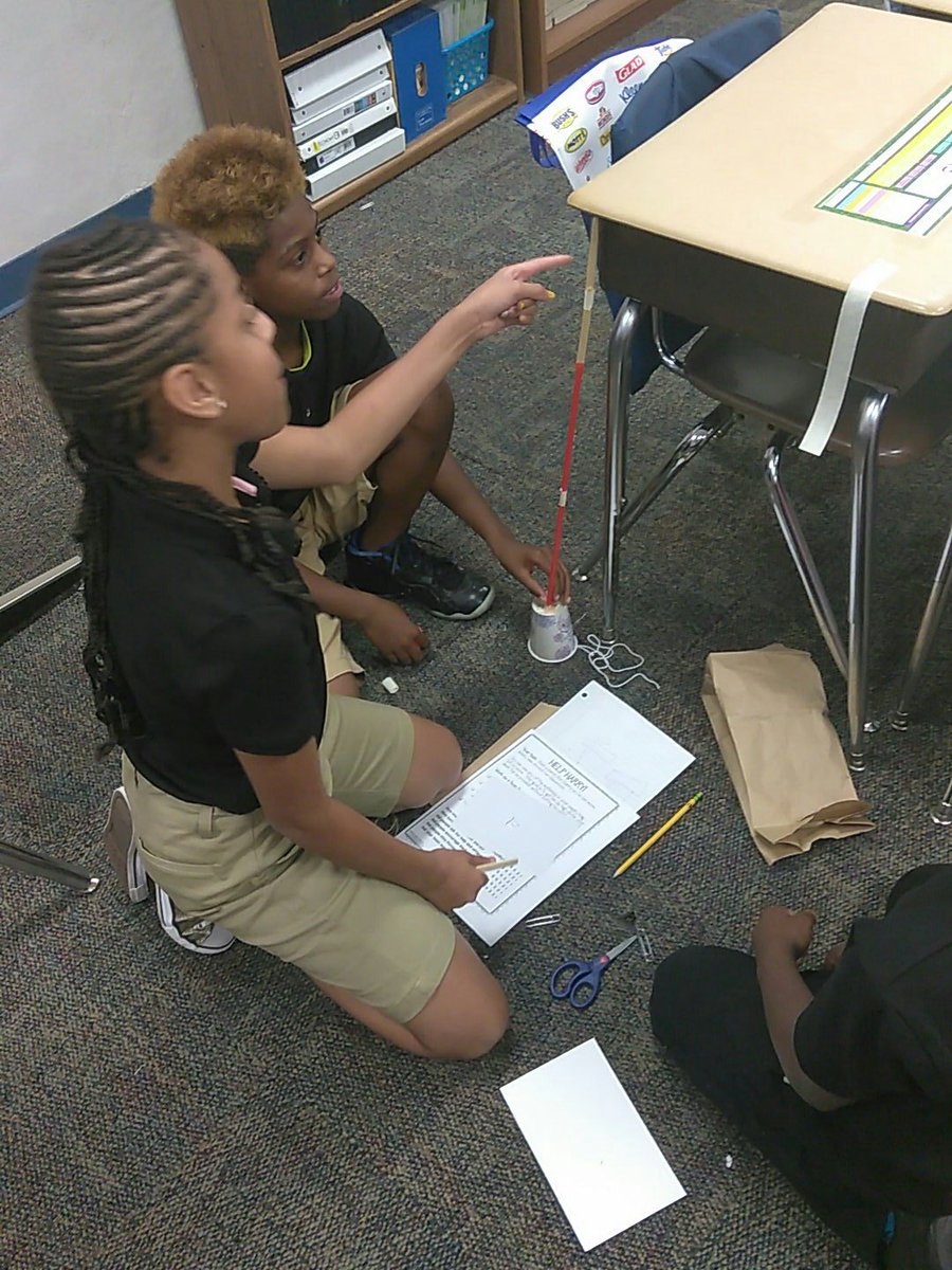 AhughesWilliams's tweet photo. Building community in 5th grade thru STEM
#centersd
#ce58 https://t.co/KsHhXeB3nO