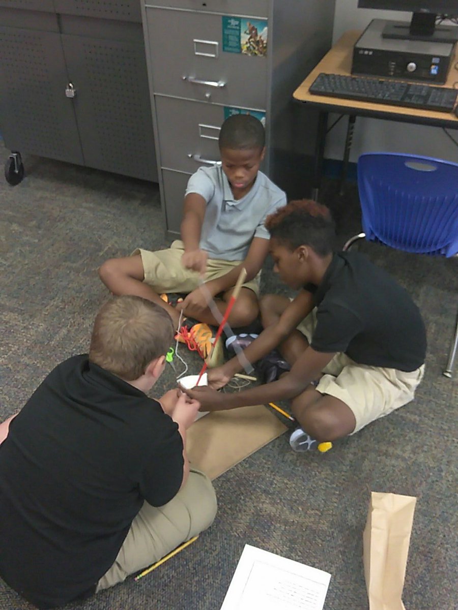 AhughesWilliams's tweet photo. Building community in 5th grade thru STEM
#centersd
#ce58 https://t.co/KsHhXeB3nO