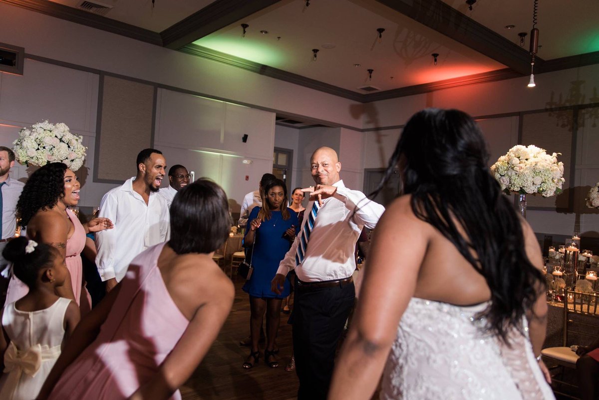 iamdjharlem's tweet photo. When father of the bride starts killin it on the dance floor 😎😎 
📸:@ChroniclesPhoto
.
.
.
. 
.
.
.
#WeddingDJ #WeddingMC #Uplighting #NCWeddings #Weddings #Southernnoirweddings #MirrorPhotoBooth #DancingOnTheClouds #theknot  #luxurywedding https://t.co/3RoGcvvS6P