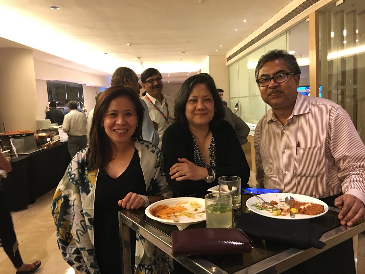 trinitynavarra's tweet photo. a night of meeting new friends and expanding network 😊👍 @APBeeSchool #APBeeBuzz https://t.co/RA6qhqn1ts