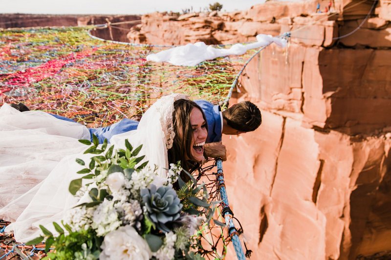 wanderlust_tips's tweet photo. 🤵👰Đau tim với lễ cưới mạo hiểm cheo leo giữa vách núi cao 121m

➡️https://t.co/PMFpu1nGEh

#utah #america #GGBY #wedding #wanderlusttips https://t.co/1IpYNVu5eq