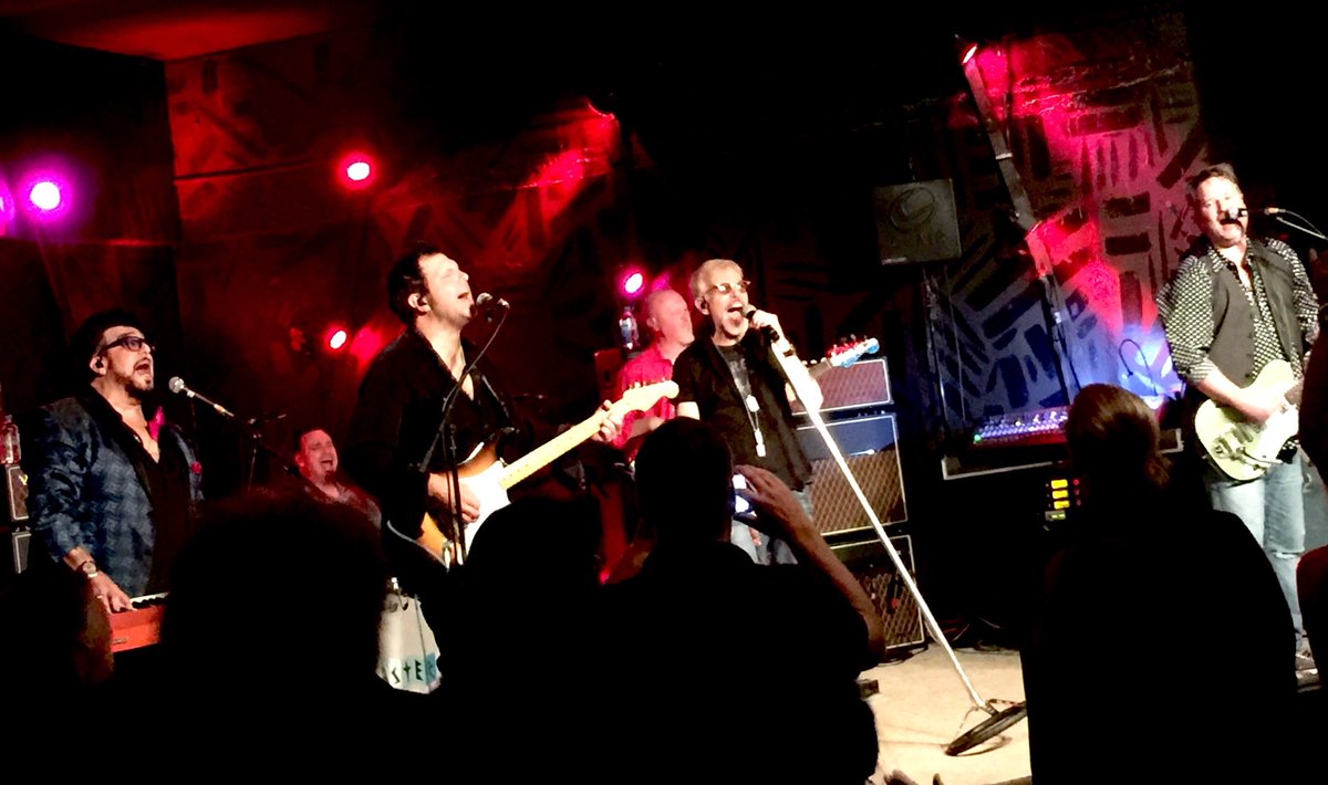 MikaBoorem's tweet image. There they are ! The awesome #Boxmasters last night in CO killing it 👍👍👍👍😎 @TheBoxmasters @BoxmasterJD @TedZigZag