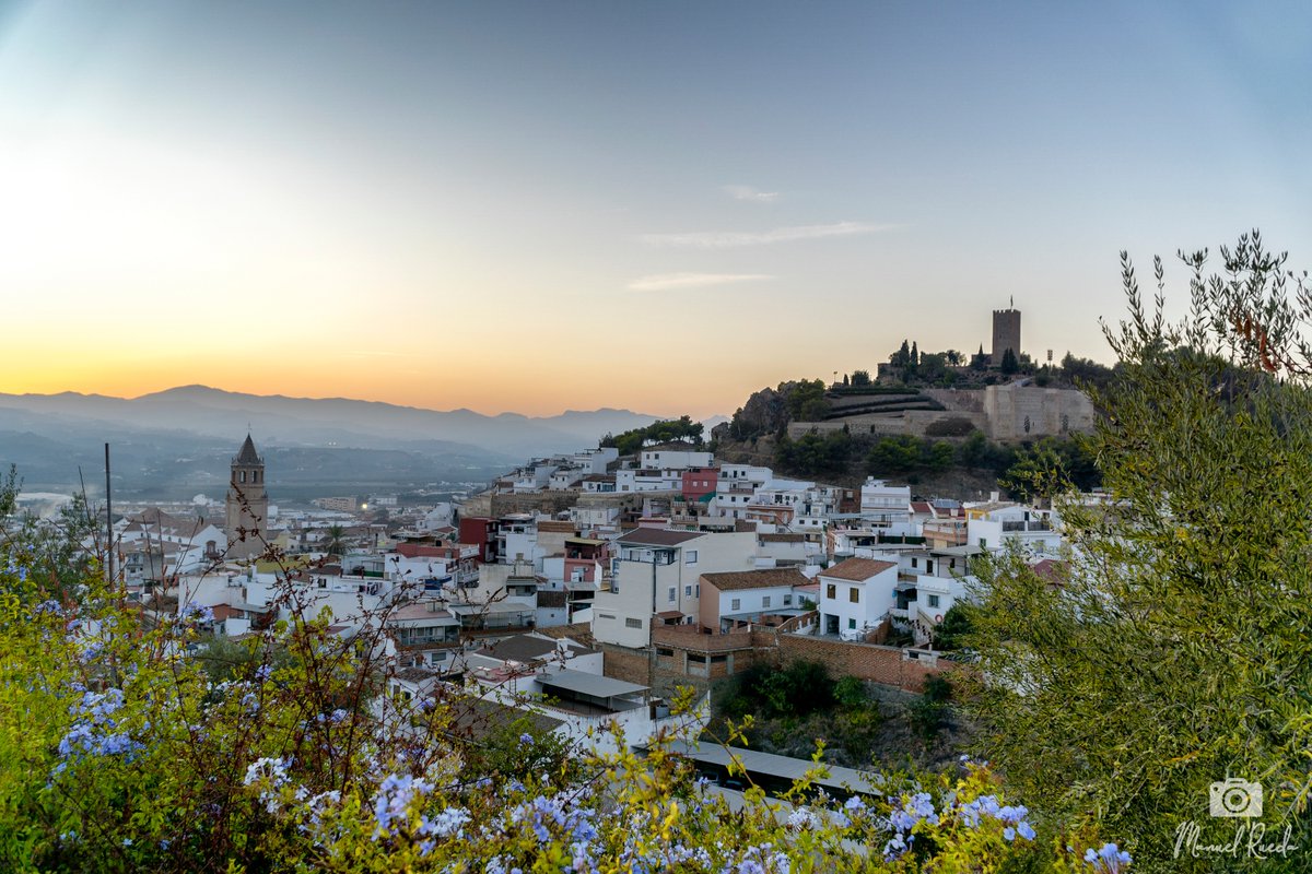 mlgmediterranea's tweet photo. Tres de las alcazabas más importantes del #ReinoNazarí 🏰 que constituyen el mejor testigo del pasado medieval de la provincia de #Málaga.

Alcazaba de Málaga (s. XI)
Alcazaba de Antequera (s. XI-XIV)
Fortaleza de Vélez-Málaga (s. X)

📷 @ZappaplayZappa https://t.co/fJdCAulz4R