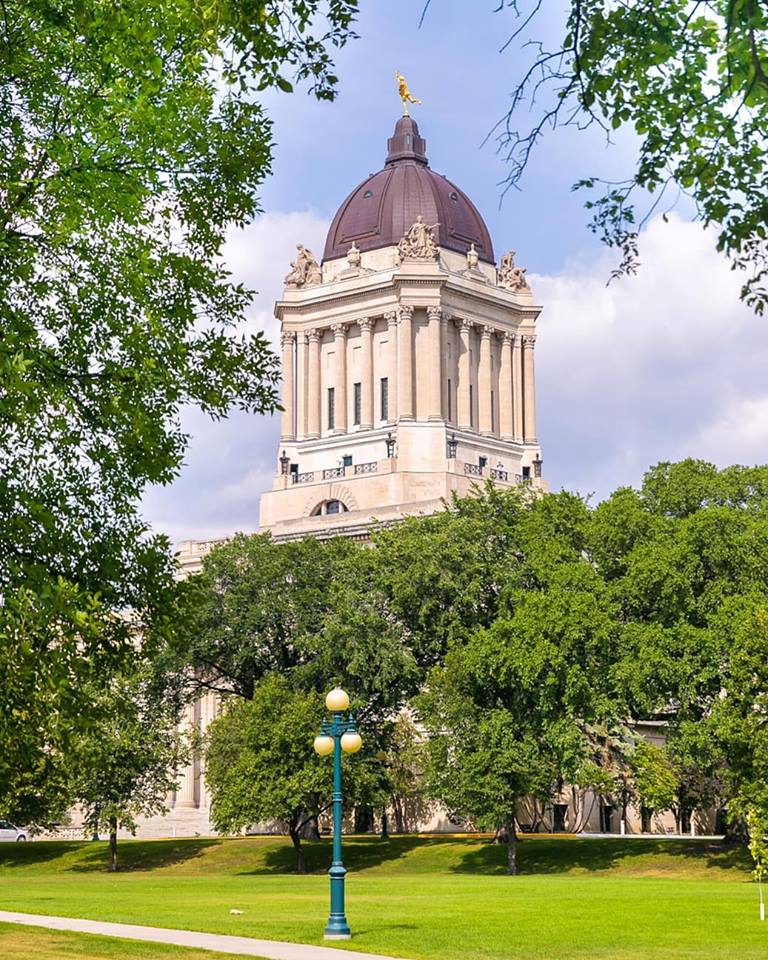 Golden Boy on top 🏅
.
.
.
.
.
#goldenboy #eternalyouth #legislativebuilding #exchangedistrict #manitobalegislativebuilding #osbournevillage #corydon #meetmeattheforks #winnipegforks #theforks #onlyonthepeg #204 #pridewinnipeg #exploremb #ShawTVwinnipeg #Winnipeg