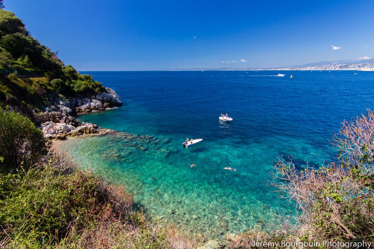 Cap Ferrat is one of the 3 majors peninsula of the Alpes-Maritimes. In summer, walking around Cap Ferrat is a pleasant way to escape the crowd. 
#France #FrenchRiviera #CotedAzurFrance #Photographie #photography #MediterraneanSea #AlpesMaritimes #CapFerrat