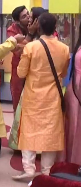 DlOIjWpV4AAh2n8.jpg:large