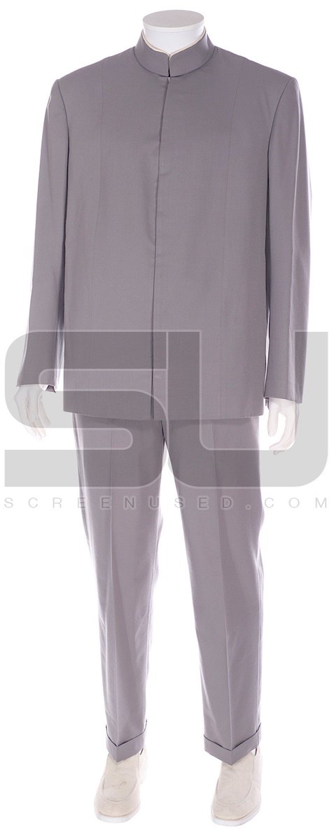 screenused's tweet image. One Billion Dollars! Well, maybe not, but you can own this iconic Dr. Evil Outfit worn by Mike Myers in Austin Powers: Intl Man of Mystery. It's open for bidding now, and the live online auction is Saturday, Aug 25th, starting at 10am Pacific Time: bid.screenused.com/Austin-Powers-…