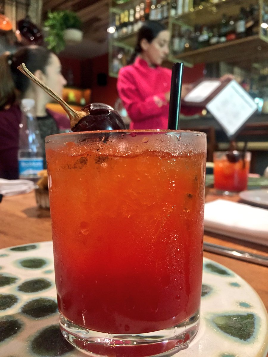 alursita's tweet image. Estamos viviendo la experiencia #cookingexperience y elegimos a hacerla con nuestra querida @lulachef  en @cascabel_cdmx #parkplazaexperience nos recibe con el cóctel cascabel y un esquite #yummy #cdmx @ParkPlazaMex