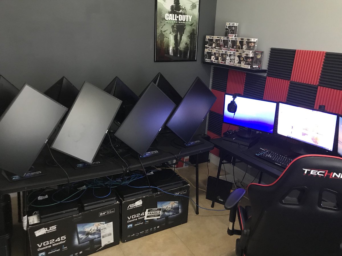 CoHiVa_'s tweet photo. Time to up date all the ps4 before #AFDMiami #AFDFlorida #AFDCOD #AFDFortnite https://t.co/kf4hYSAH6U