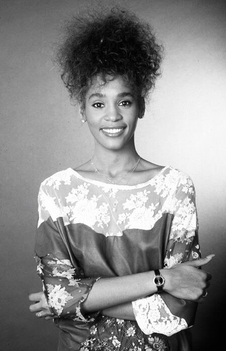 1Play1Song's tweet image. If you were introducing someone to Whitney Houston, what is the song you'd play first? #1SongIntro