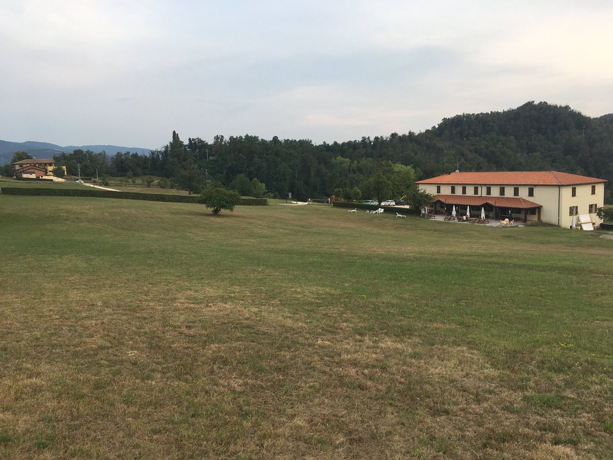 europedirectER's tweet photo. Day 3 of #EU2BE summer school at the Monte Sole Peace School, with our German Italian and Polish friends 🇵🇱🇩🇪🇮🇹
The Italian eastern border was today’s theme: is the nation state compatible with democracy, different memories of the past and protection of human rights? https://t.co/atuifH5Z1O
