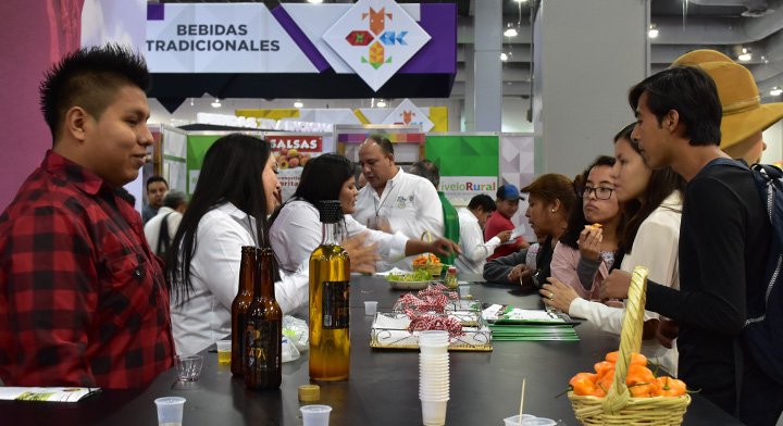 ¡La Expo-Feria “México Alimentaria 2018 Food Show” organizada por @SAGARPA_mx superó expectativas! 

Productores del #CampoMexicano 🌽🍅🥑🐮🥩🐽🐖lograron ventas por más de mil millones de dólares en 3 días. #MxAlimentaria ow.ly/13jV30lvaSH